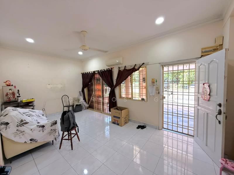 2-storey Terraced House for Sale in Taman Puchong Prima (Puchong) - Carlos Ng - Living Room - PropertyGuru.com.my