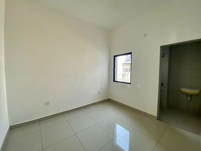 Rumah Teres 2-Tingkat untuk Dijual di Bukit Raja (Selangor) - Joanne Tan - PropertyGuru.com.my