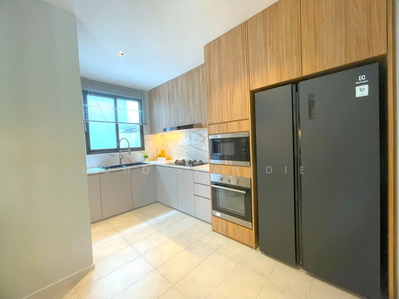 2.5-storey Terraced House for Sale in Ukay Perdana (Ulu Kelang) - Mohd Syahidie - Kitchen - PropertyGuru.com.my