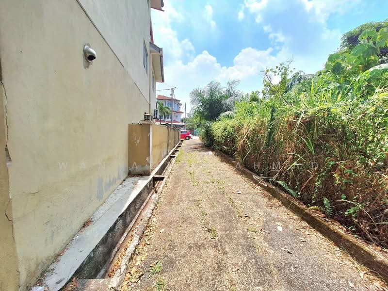 2.5-storey Terraced House for Sale in Kampung Jawa (Klang) - Wan Azlan Ahmad - PropertyGuru.com.my