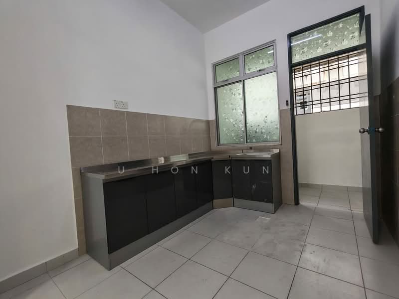 2.5-storey Terraced House for Sale in Taman Pulai Mutiara (Iskandar Puteri (Nusajaya)) - U Hon Kun - Kitchen - PropertyGuru.com.my