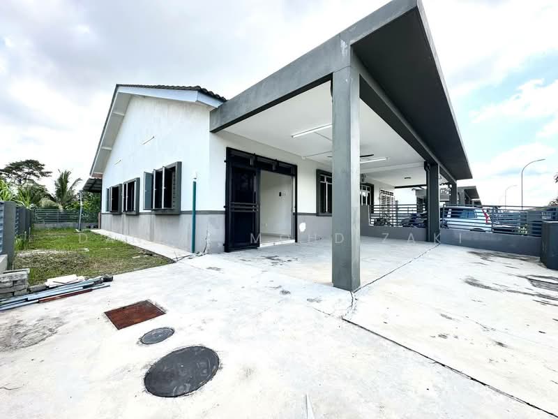 Semi-Detached House for Sale in Banting (Selangor) - Danial Mohd Zaki - Exterior - PropertyGuru.com.my