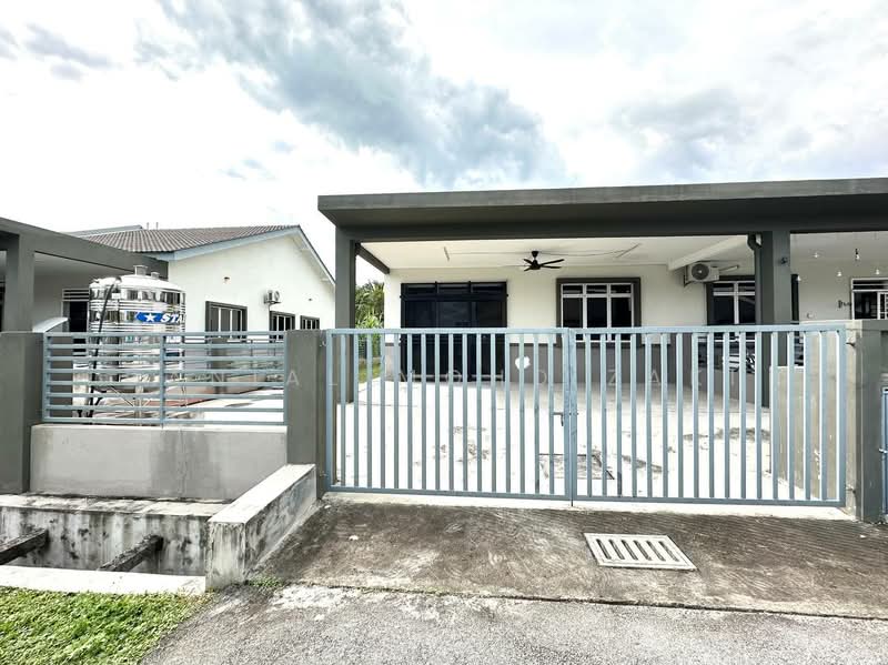Semi-Detached House for Sale in Banting (Selangor) - Danial Mohd Zaki - Exterior - PropertyGuru.com.my