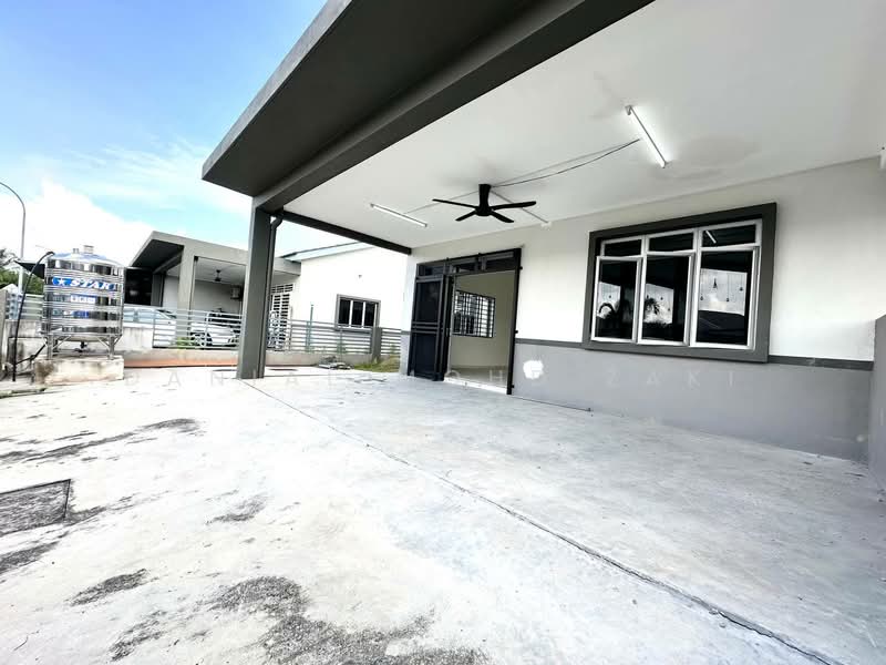 Semi-Detached House for Sale in Banting (Selangor) - Danial Mohd Zaki - Exterior - PropertyGuru.com.my