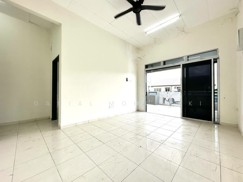 Semi-Detached House for Sale in Banting (Selangor) - Danial Mohd Zaki - Living Room - PropertyGuru.com.my