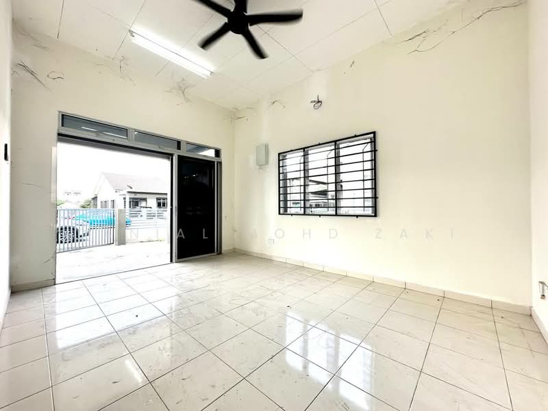 Semi-Detached House for Sale in Banting (Selangor) - Danial Mohd Zaki - Living Room - PropertyGuru.com.my