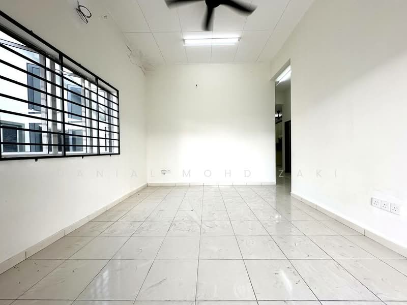 Semi-Detached House for Sale in Banting (Selangor) - Danial Mohd Zaki - Living Room - PropertyGuru.com.my