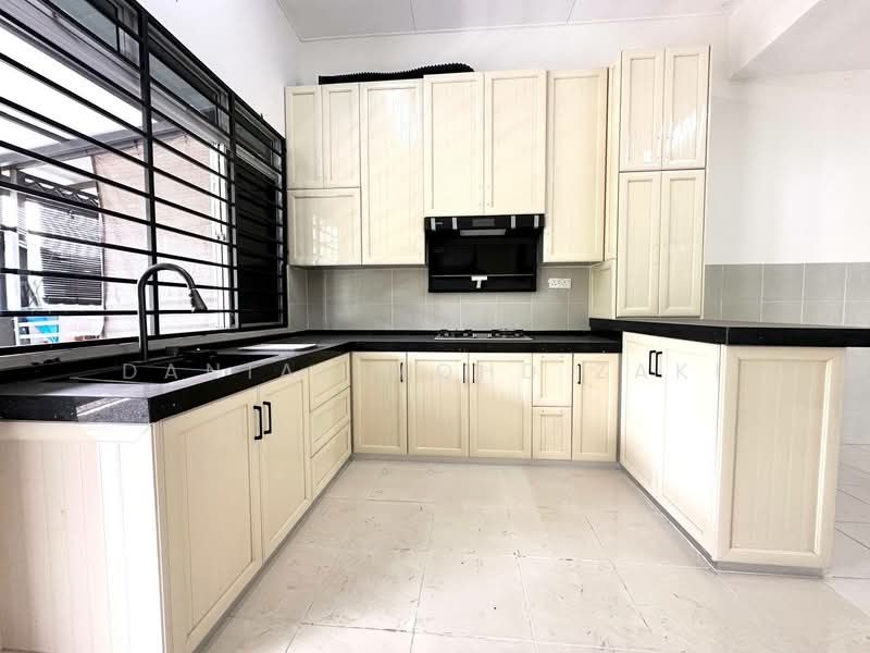 Semi-Detached House for Sale in Banting (Selangor) - Danial Mohd Zaki - Kitchen - PropertyGuru.com.my