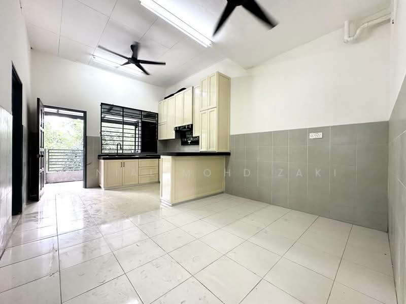 Semi-Detached House for Sale in Banting (Selangor) - Danial Mohd Zaki - Kitchen - PropertyGuru.com.my