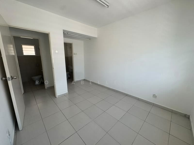 Apartment for Sale at Mandarina Court - Roseabelle Low - Bathroom - PropertyGuru.com.my