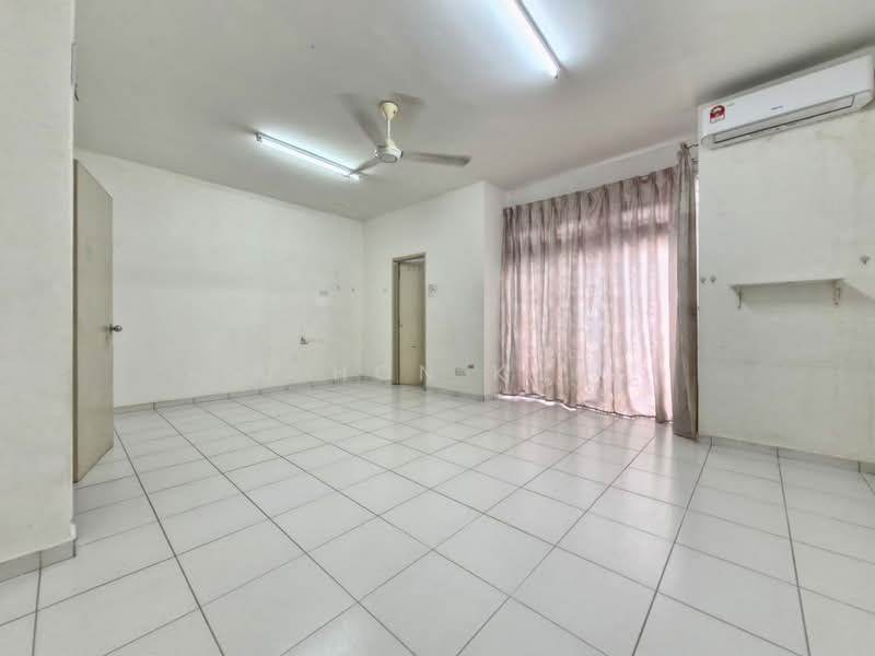 2-storey Terraced House for Sale in Taman Desa Tebrau (Tebrau) - U Hon Kun - Living Room - PropertyGuru.com.my