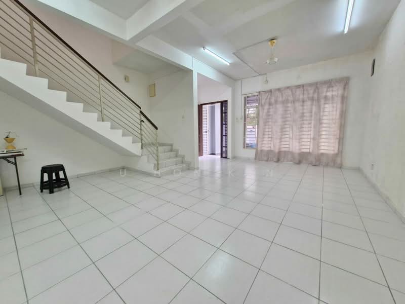 2-storey Terraced House for Sale in Taman Desa Tebrau (Tebrau) - U Hon Kun - Living Room - PropertyGuru.com.my