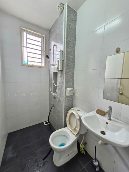 2-storey Terraced House for Sale in Taman Desa Tebrau (Tebrau) - Janelle Aw Yong - Bathroom - PropertyGuru.com.my
