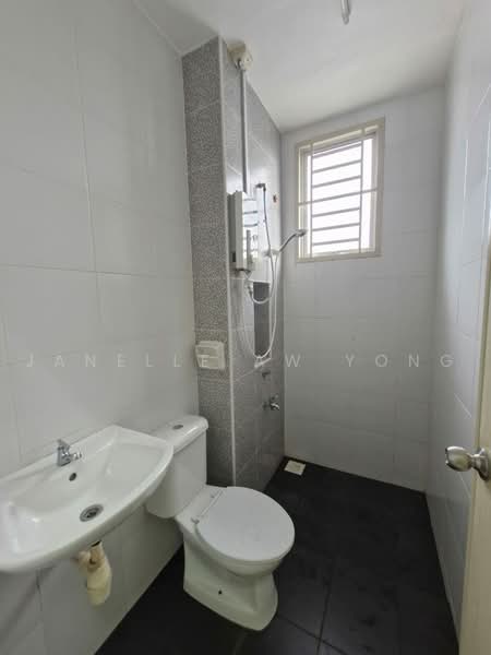 2-storey Terraced House for Sale in Taman Desa Tebrau (Tebrau) - Janelle Aw Yong - Bathroom - PropertyGuru.com.my