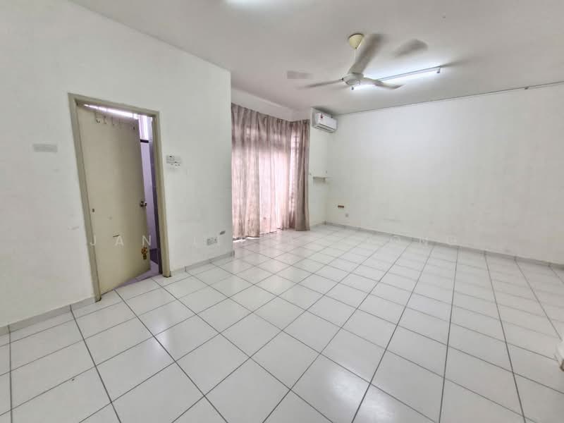 2-storey Terraced House for Sale in Taman Desa Tebrau (Tebrau) - Janelle Aw Yong - Living Room - PropertyGuru.com.my