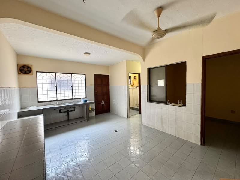 2-storey Terraced House for Sale in Usj 2 (Subang Jaya) - Aziz Abdullah - PropertyGuru.com.my