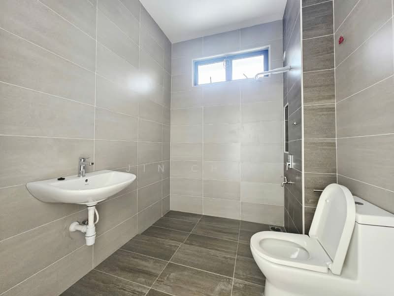 Cluster House for Sale in Johor Bahru (Johor) - Jin Chew - Bathroom - PropertyGuru.com.my