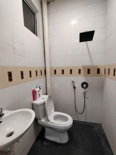 Rumah Teres 1 Tingkat untuk Dijual di Taman Kempas Indah (Tebrau) - Suenn Low - Bathroom - PropertyGuru.com.my