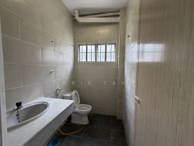 Rumah Berkembar untuk Dijual di Taman Bukit Mewah (Kajang) - Kris Tan - Bathroom - PropertyGuru.com.my