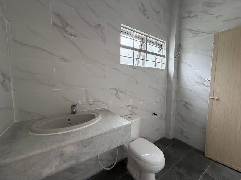 Rumah Berkembar untuk Dijual di Taman Bukit Mewah (Kajang) - Kris Tan - Bathroom - PropertyGuru.com.my