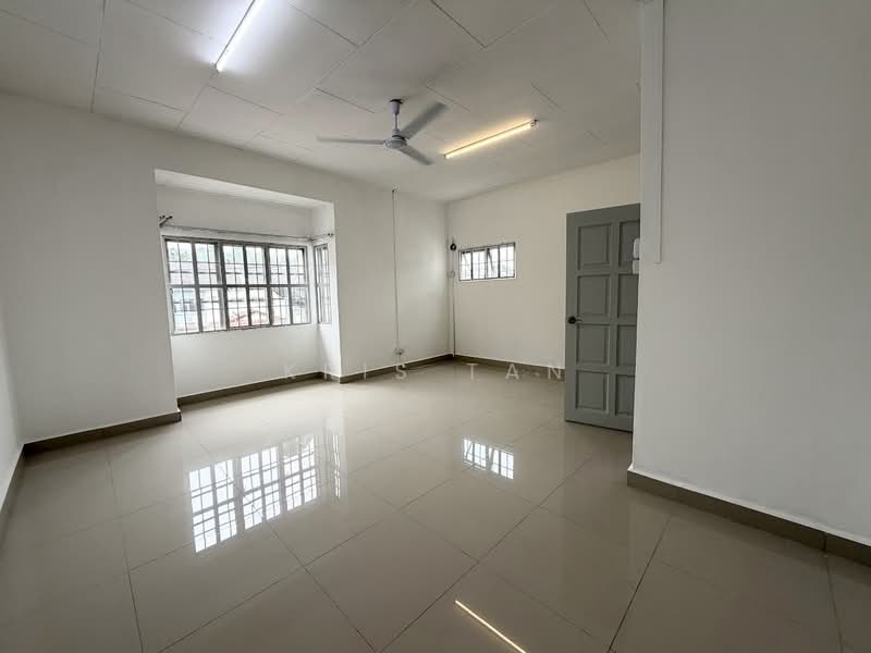 Rumah Berkembar untuk Dijual di Taman Bukit Mewah (Kajang) - Kris Tan - Living Room - PropertyGuru.com.my