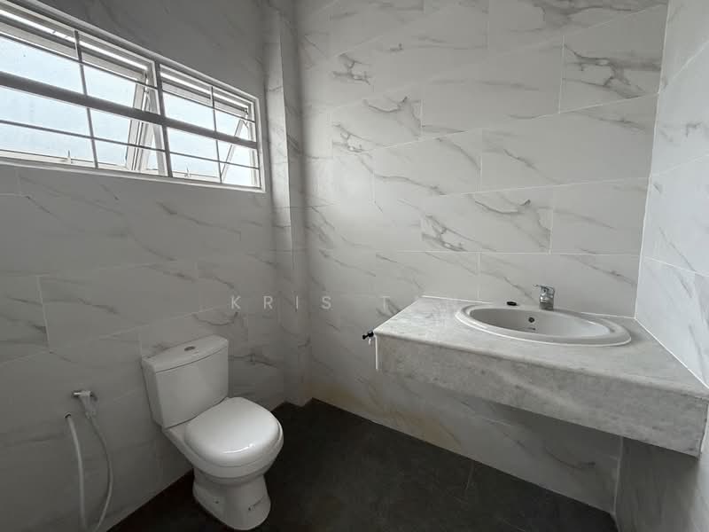 Rumah Berkembar untuk Dijual di Taman Bukit Mewah (Kajang) - Kris Tan - Bathroom - PropertyGuru.com.my