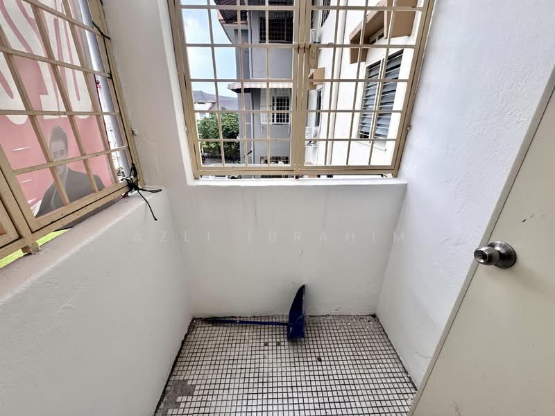 Apartment for Sale at Subang Perdana Goodyear Court 3 - Azli Ibrahim - Balcony - PropertyGuru.com.my