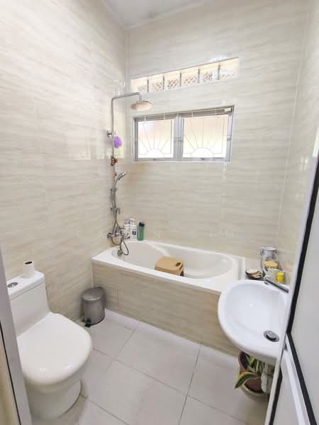 Semi-Detached House for Rent in Kim Teng Park (Johor Bahru) - Cavin Sim - Bathroom - PropertyGuru.com.my