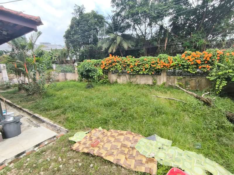 Semi-Detached House for Rent in Kim Teng Park (Johor Bahru) - Cavin Sim - Garden - PropertyGuru.com.my