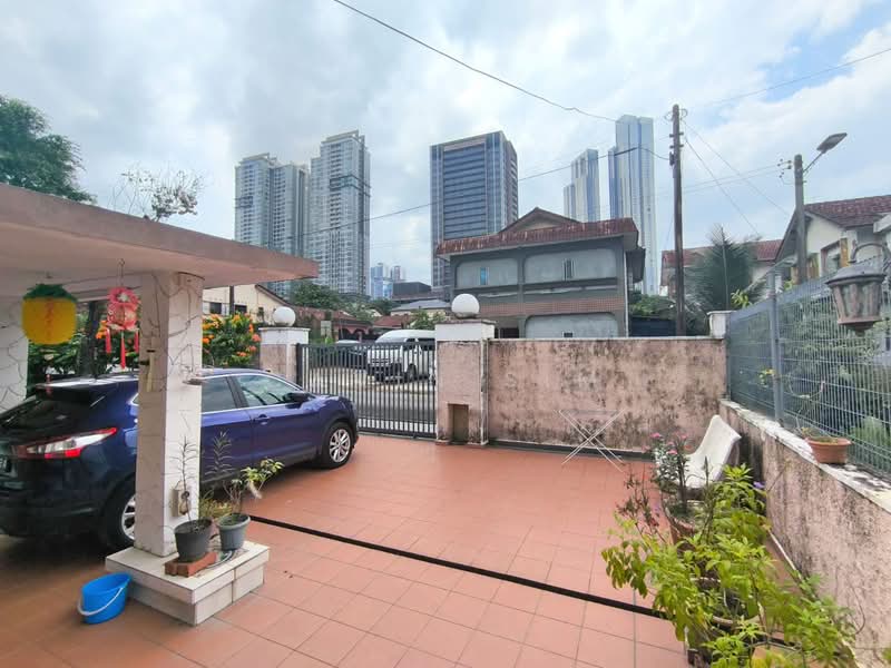 Semi-Detached House for Rent in Kim Teng Park (Johor Bahru) - Cavin Sim - Exterior - PropertyGuru.com.my