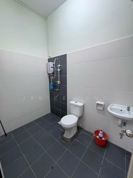 Rumah Teres 2-Tingkat untuk Dijual di Taman Putri Kulai (Kulai) - Janice Yong - Bathroom - PropertyGuru.com.my