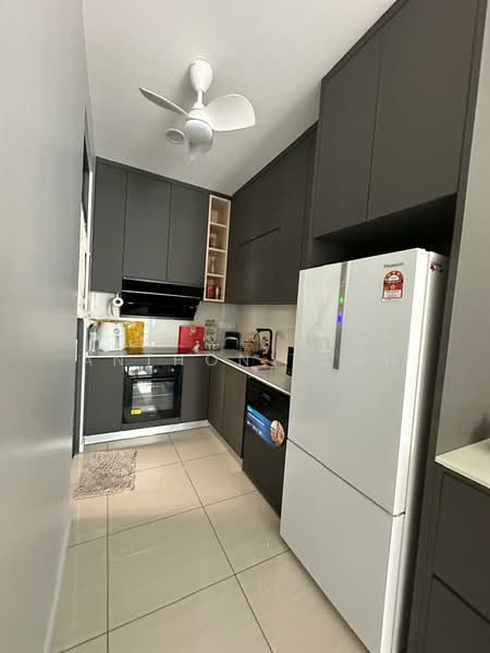 Condominium for Rent at Queens Residences Q1 @ Queens Waterfront - Anthony Loh - Kitchen - PropertyGuru.com.my