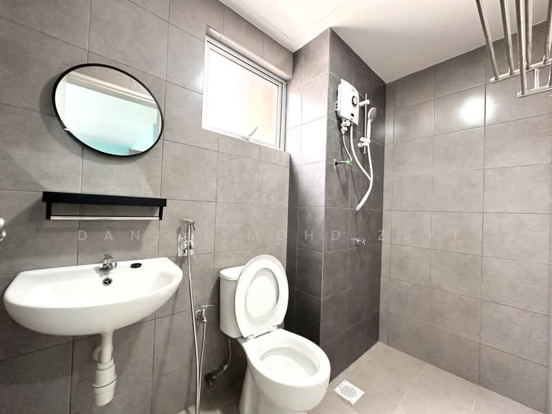 Condominium for Rent at Residensi Sateria - Danial Mohd Zaki - Bathroom - PropertyGuru.com.my
