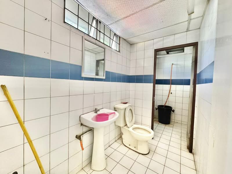 Shop / Office for Rent in Pending Heights (Kuching) - Thomas Tong - Bathroom - PropertyGuru.com.my