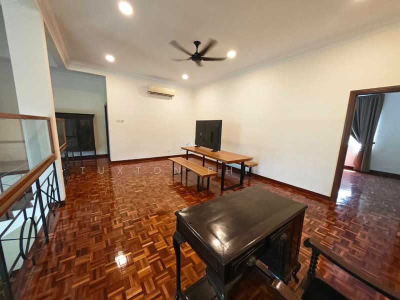 Rumah Banglo untuk Disewa di Leisure Farm (Gelang Patah) - Tuxton Phiong - Living Room - PropertyGuru.com.my
