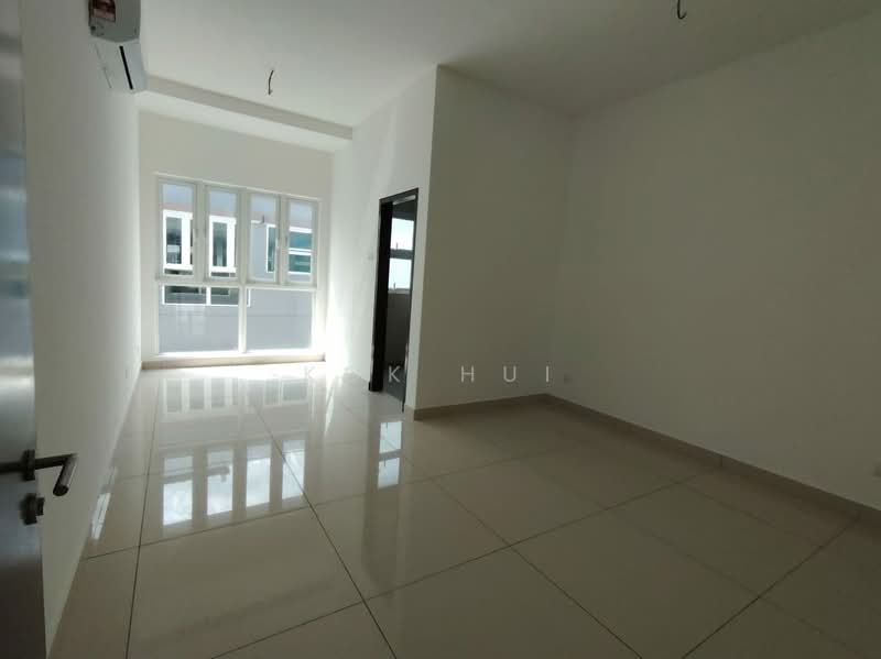 Rumah Berkembar untuk Dijual di Taman Ponderosa (Johor Bahru) - Kok Hui - Living Room - PropertyGuru.com.my