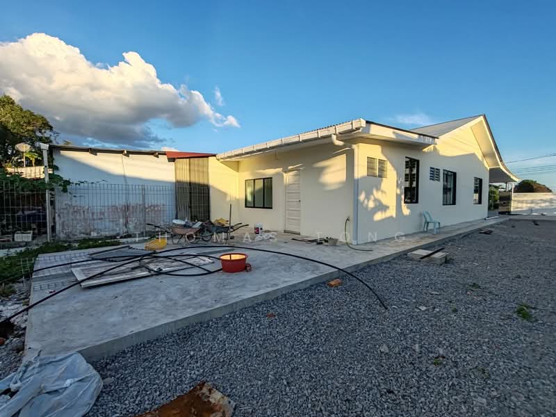 Rumah Teres 1-Tingkat untuk Dijual di Jalan Nanas Barat (Kuching) - Thomas Tong - Exterior - PropertyGuru.com.my