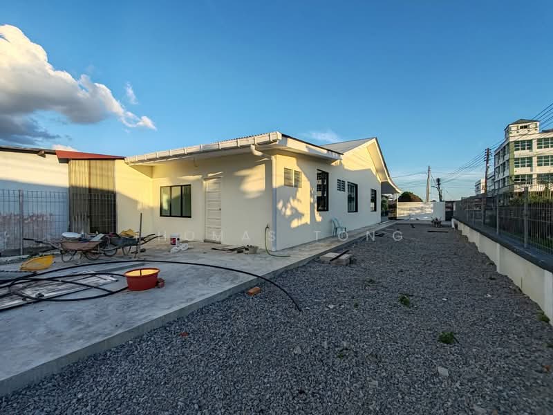 Rumah Teres 1-Tingkat untuk Dijual di Jalan Nanas Barat (Kuching) - Thomas Tong - Exterior - PropertyGuru.com.my
