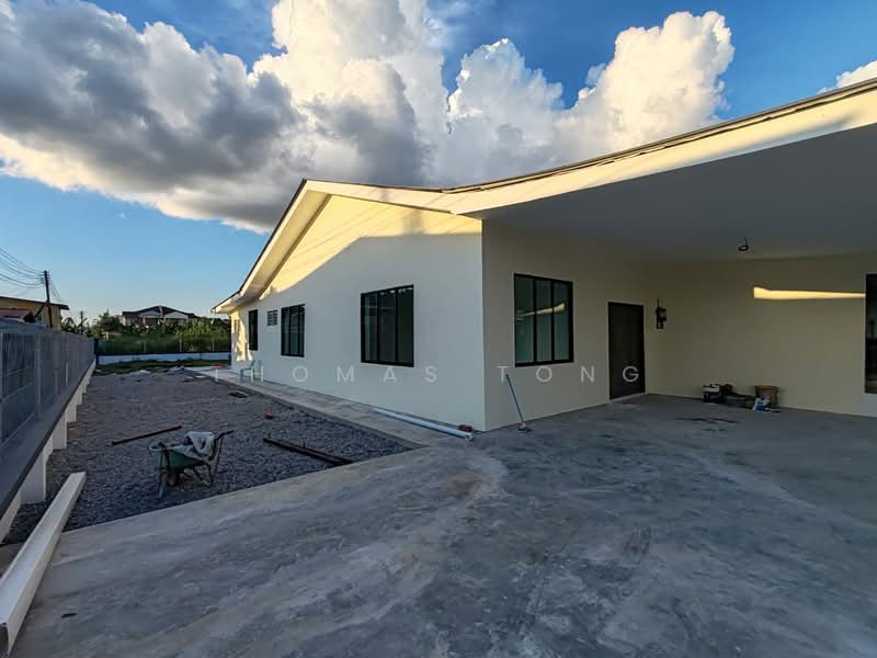 Rumah Teres 1-Tingkat untuk Dijual di Jalan Nanas Barat (Kuching) - Thomas Tong - Exterior - PropertyGuru.com.my