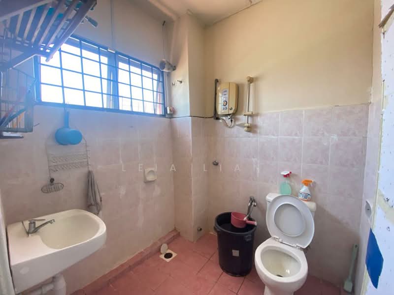 Rumah Teres 2 Tingkat untuk Dijual di Bandar Saujana Putra (Tanjong Duabelas) - Leia Lian - Bathroom - PropertyGuru.com.my