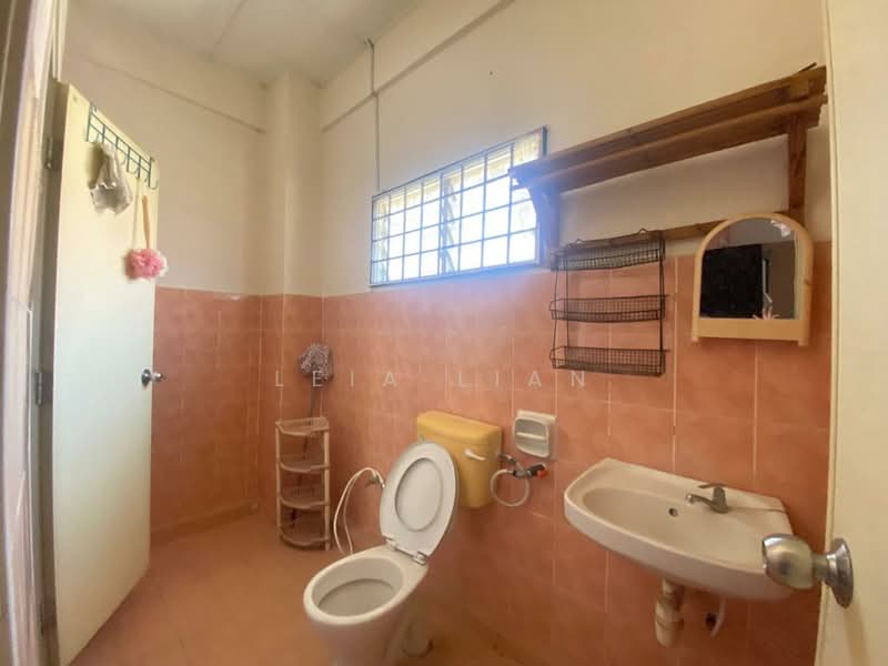 Rumah Teres 2 Tingkat untuk Dijual di Bandar Saujana Putra (Tanjong Duabelas) - Leia Lian - Bathroom - PropertyGuru.com.my