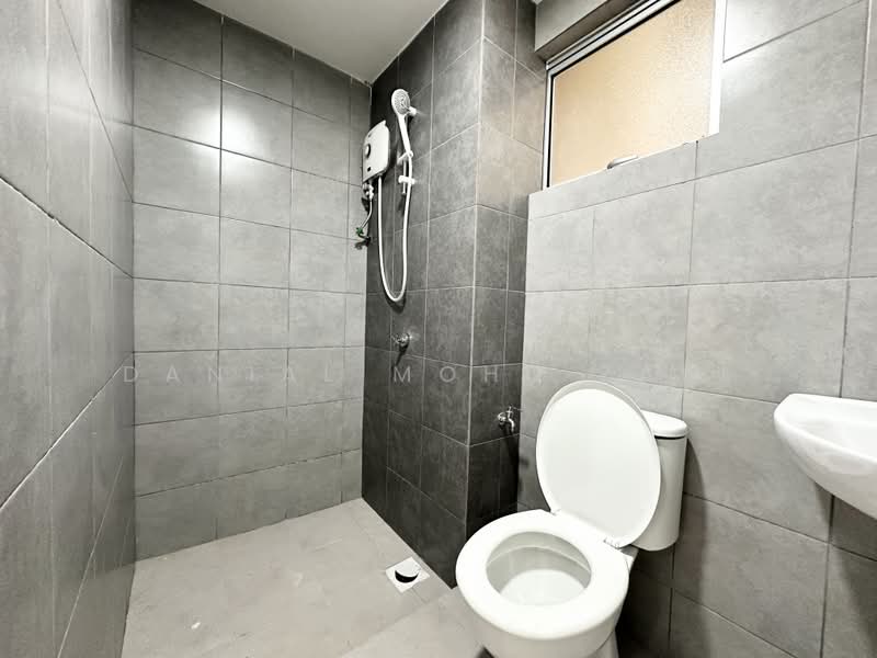 Condominium for Rent at Residensi Sateria - Danial Mohd Zaki - Bathroom - PropertyGuru.com.my