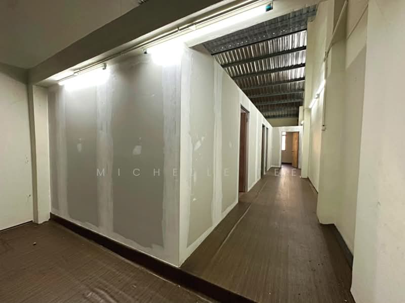 Shop / Office for Sale in Kawasan 1 (Klang) - Michelle Tee - Corridor - PropertyGuru.com.my