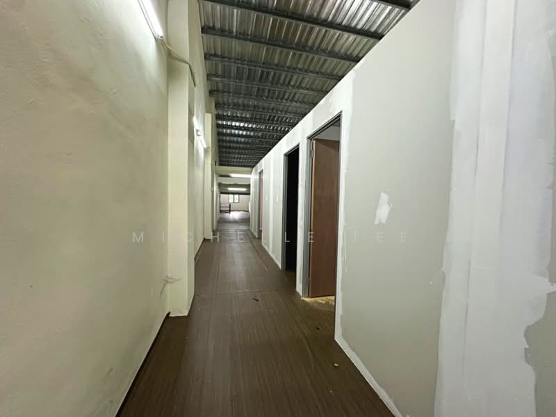 Shop / Office for Sale in Kawasan 1 (Klang) - Michelle Tee - Corridor - PropertyGuru.com.my