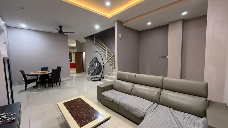 Rumah Teres 2 Tingkat untuk Disewa di Taman Mount Austin (Tebrau) - John Sia - Living Room - PropertyGuru.com.my