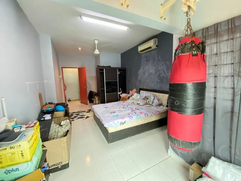3-storey Terraced House for Sale in Laman Rimbunan (Kepong) - Yanis Cheong - Bedroom - PropertyGuru.com.my