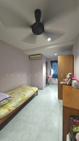 2-storey Terraced House for Sale in Bandar Putra Permai (Seri Kembangan) - Frances Liew - Bedroom - PropertyGuru.com.my