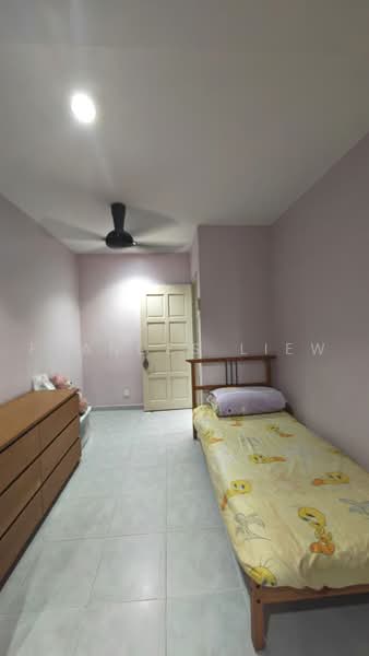 2-storey Terraced House for Sale in Bandar Putra Permai (Seri Kembangan) - Frances Liew - Bedroom - PropertyGuru.com.my
