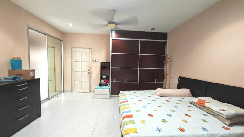 2-storey Terraced House for Sale in Bandar Putra Permai (Seri Kembangan) - Frances Liew - Bedroom - PropertyGuru.com.my