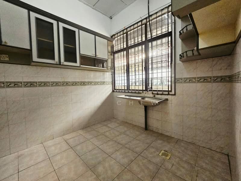 Rumah Teres 1-Tingkat untuk Disewa di Taman Daya (Johor Bahru) - Jin Chew - Kitchen - PropertyGuru.com.my